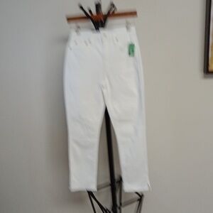 Young Lady's White Jeans 5packet, stretch with spits on bottom of legs.size 25/0